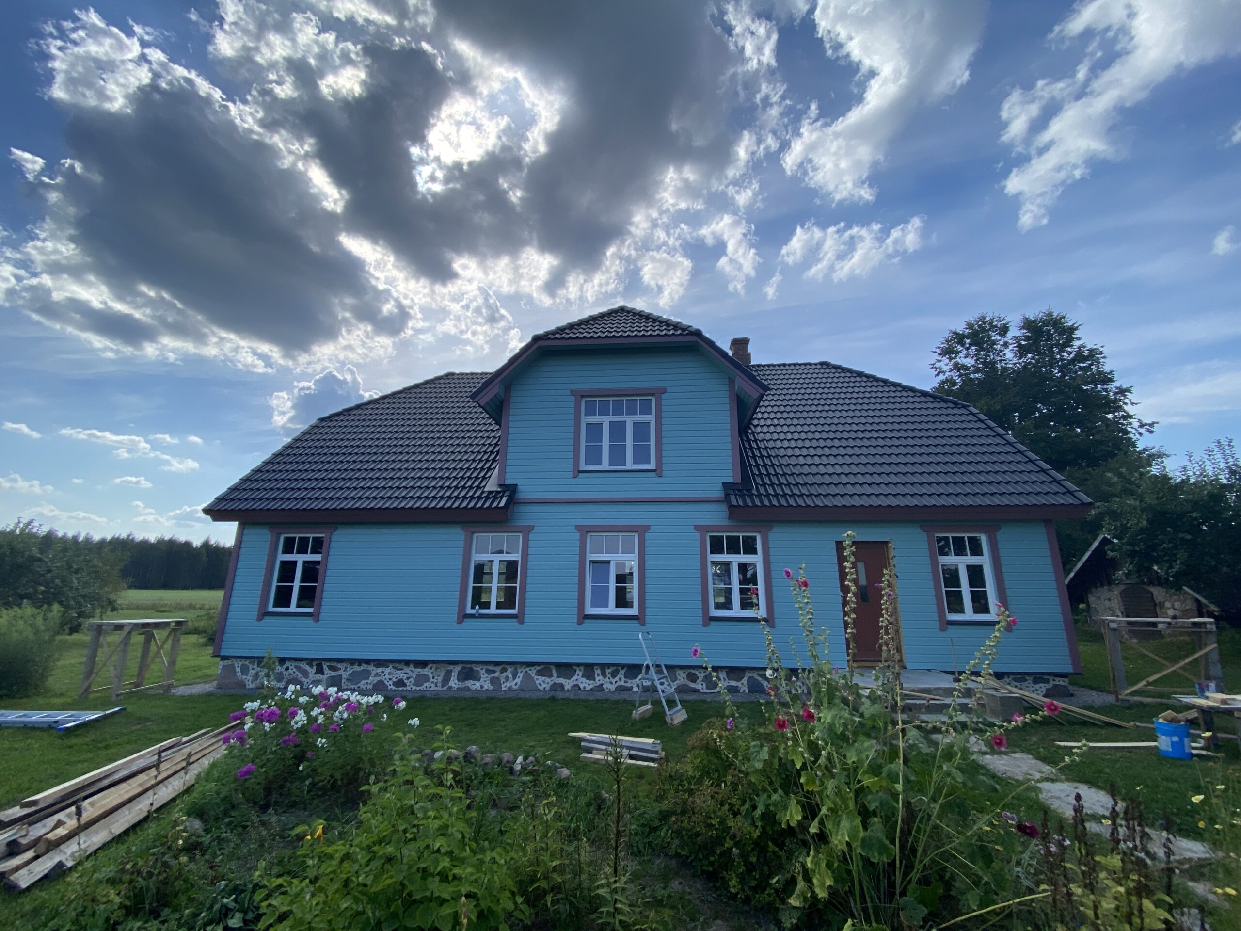 Valminud eramu välisvaade