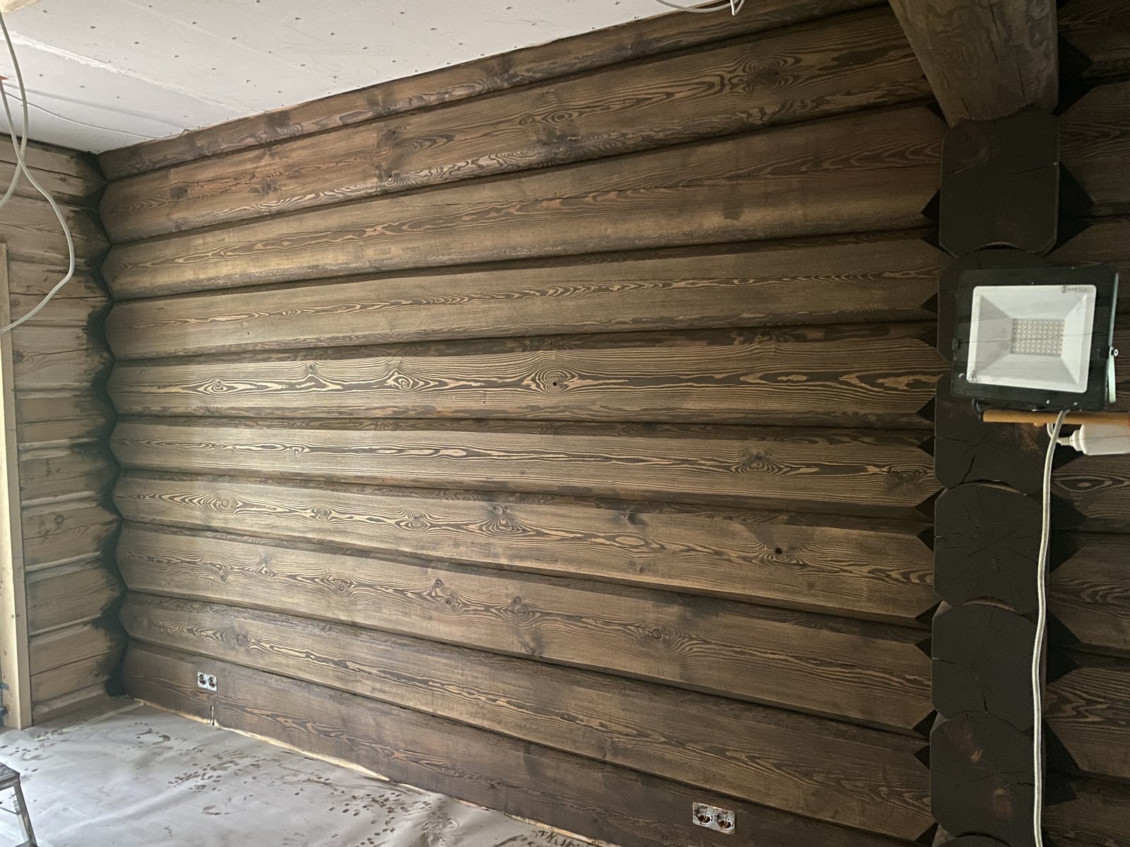 Palkseina töötlus ja värvimine