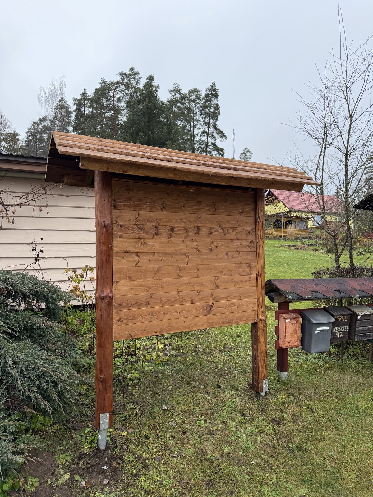 Teadetetahvel pärast paigaldust